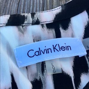 Calvin Klein Print Top with Metal Logo Bar Size xl